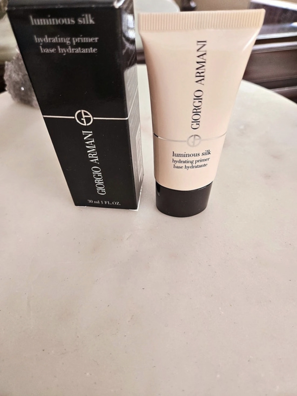 Giorgio Armani Luminous Silk Hydrating Primer 30ml | Luxury Face Primer for 24H - Picture 4 of 8
